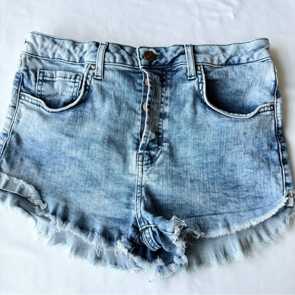 Forever 21 Light Blue Frayed Jean Shorts Women’s size 29